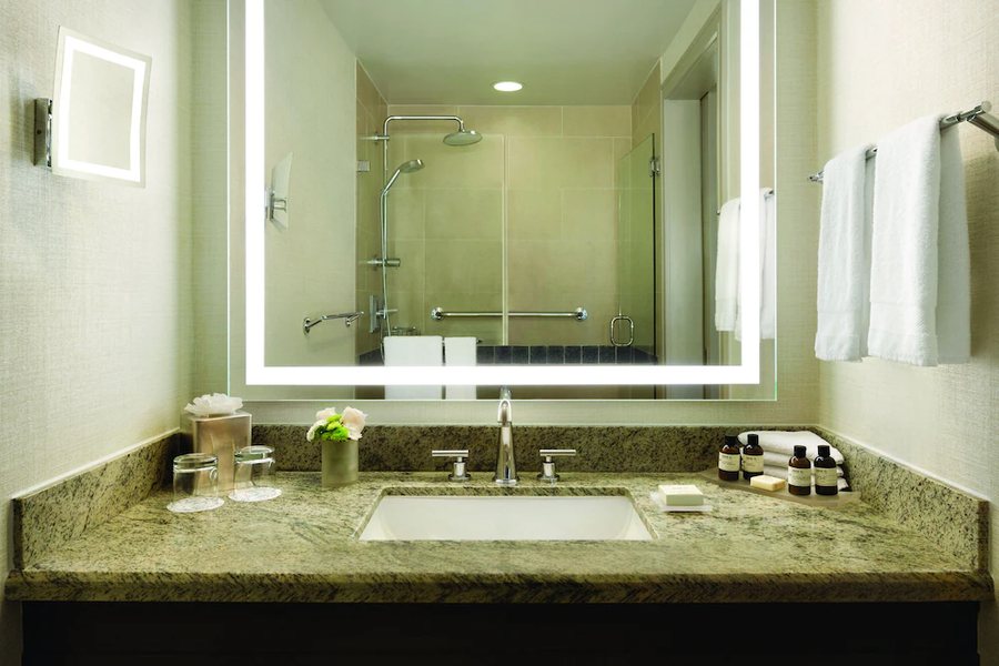 Fairmont Dallas Dallas Texas — Bathroom