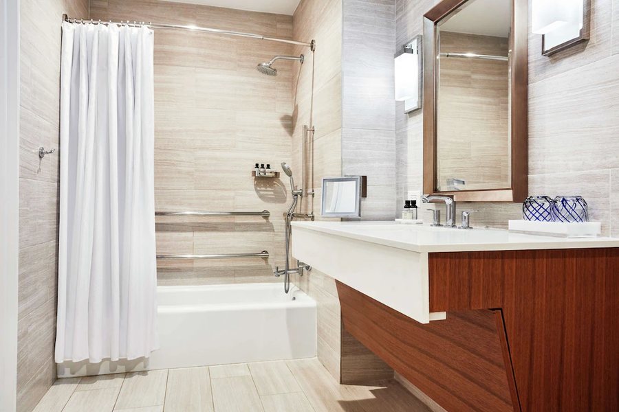 Fairmont El San Juan Hotel — Bathroom