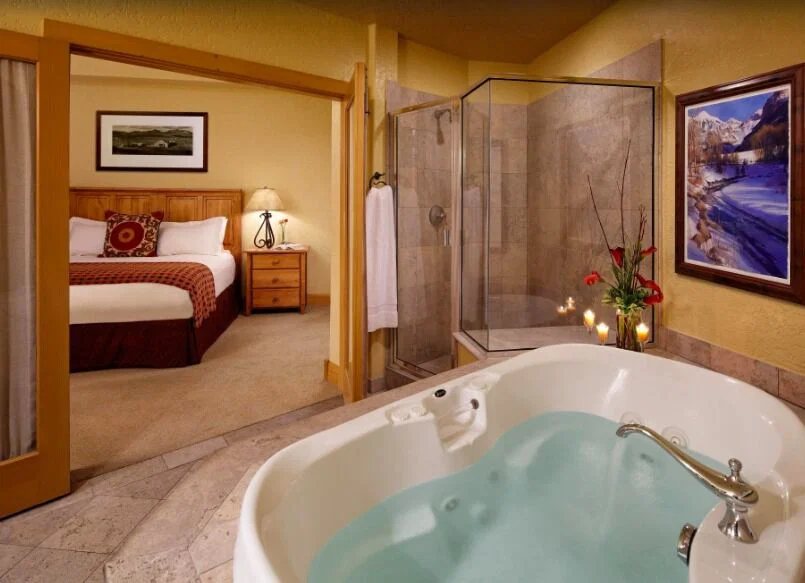 Fairmont Heritage Place Franz Klammer Lodge — Bathroom