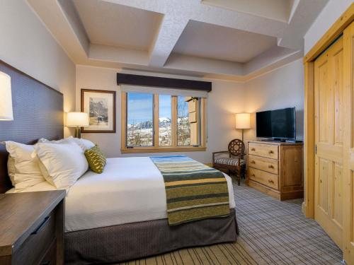 Fairmont Heritage Place Franz Klammer Lodge — Guest room