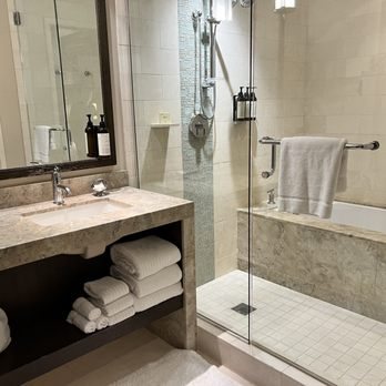 Fairmont Heritage Place Ghirardelli Square — Bathroom