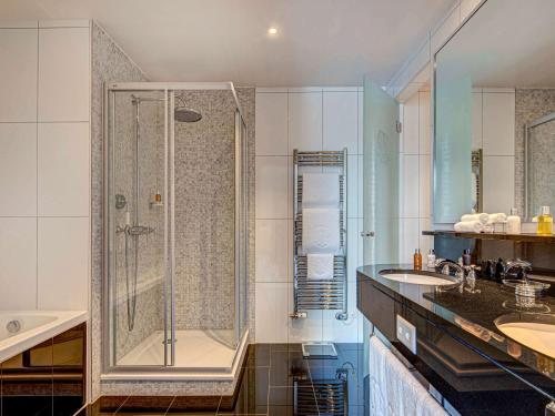 Fairmont Le Montreux Palace — Bathroom