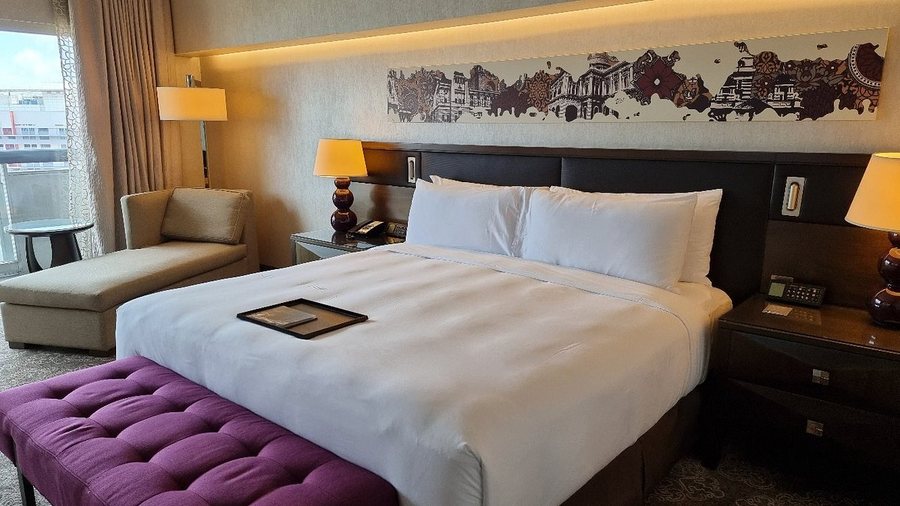 Fairmont Singapore — Guest room