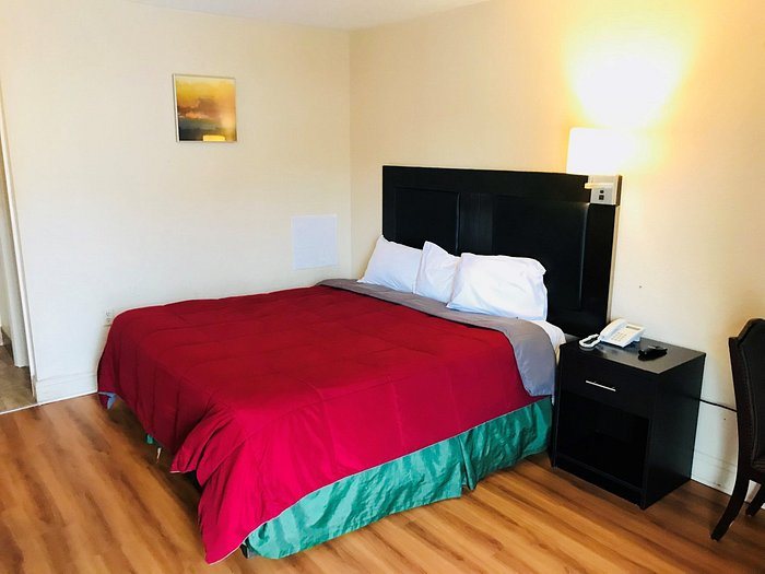 Fairview Inn and Suites — Guest room