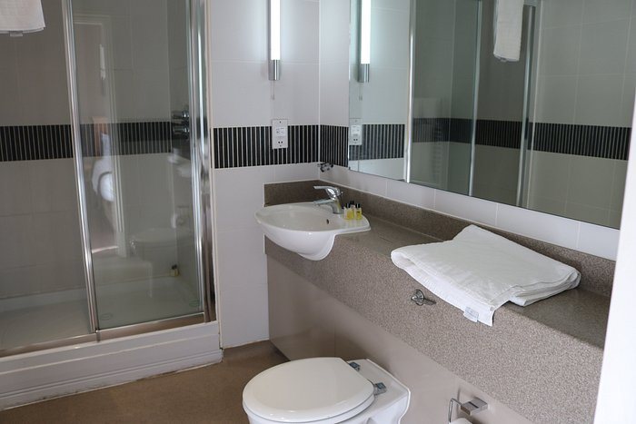 Fairway Hotel — Bathroom