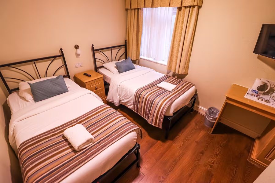 Fairway Hotel — Guest room