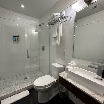 Fairwind Hotel Miami Beach Florida — Bathroom