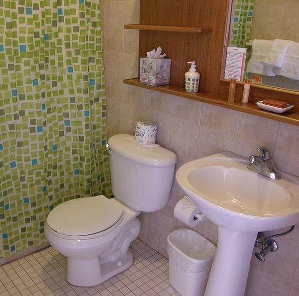Fajardo Inn Resort — Bathroom