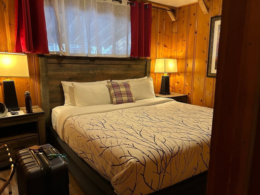 Fall River Village — Guest room