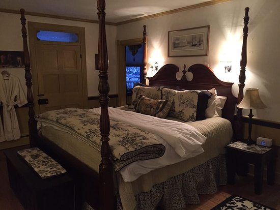 Fallen Tree Farm Bed And Breakfast — Guest room