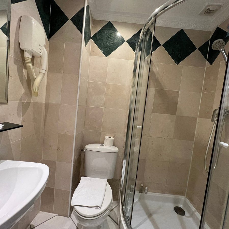 Familia Hotel — Bathroom