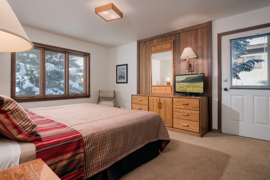 Faraway Jackson Hole — Guest room