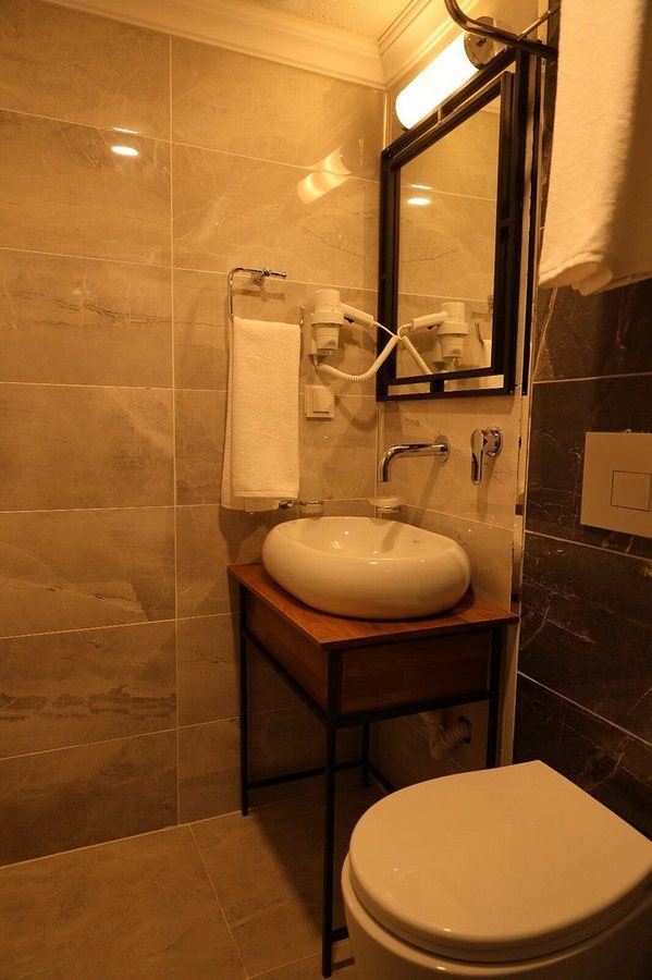 Farina Hotel By Cigno Istanbul — Bathroom