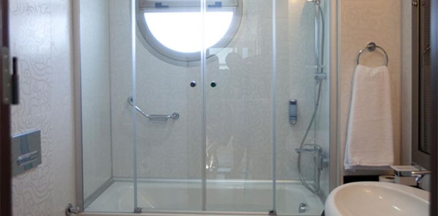 Faustina Hotel Spa — Bathroom