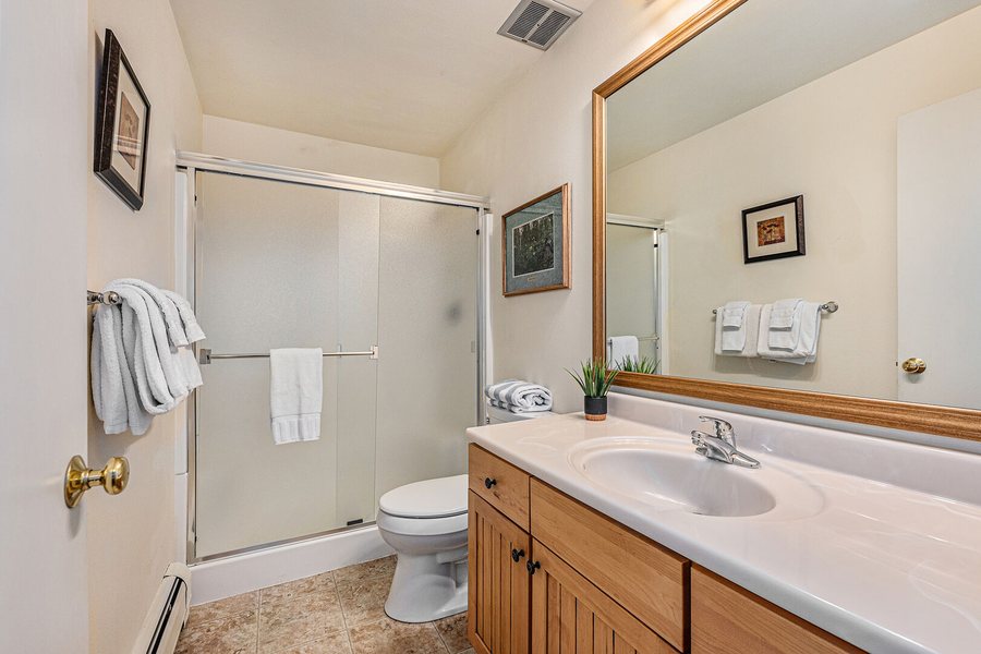 Fawn Valley Inn — Bathroom