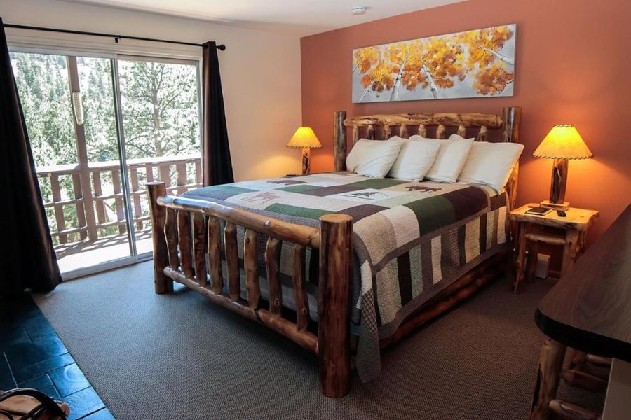 Fawn Valley Inn — Guest room