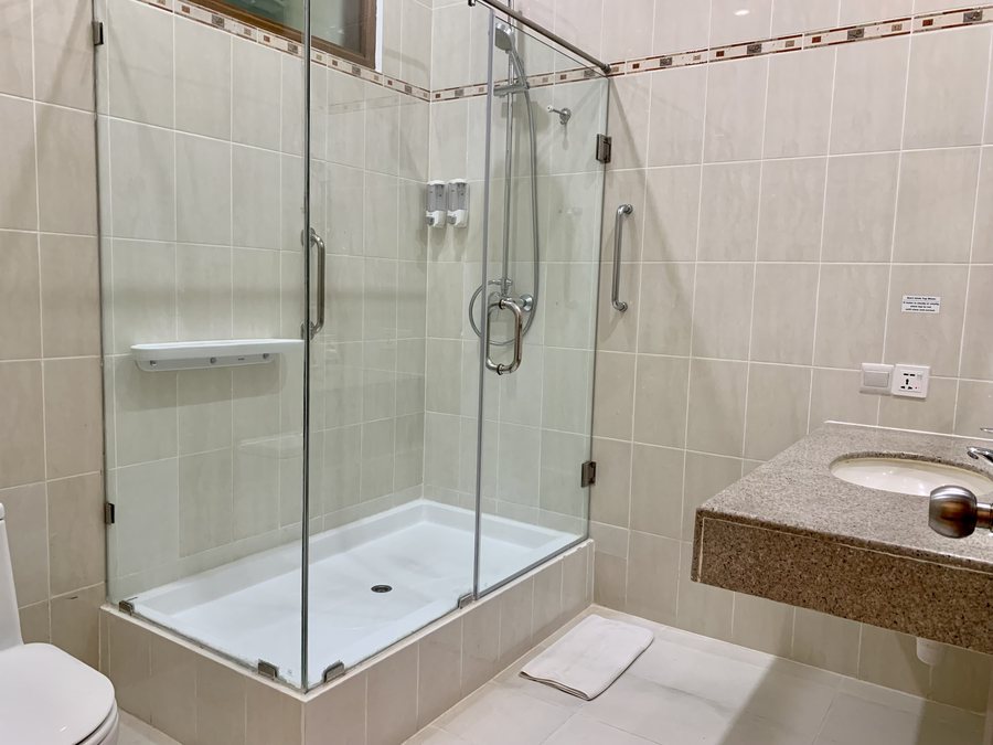 Febri s Hotel Spa — Bathroom