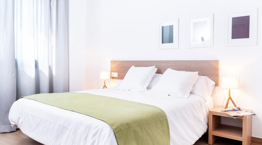 Feelathome Plaza Apartments Barcelona Catalonia — Guest room