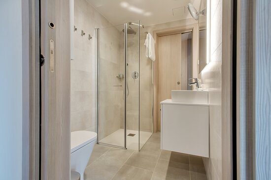 Feelathome Poblenou Beach Apartments Barcelona Catalonia — Bathroom