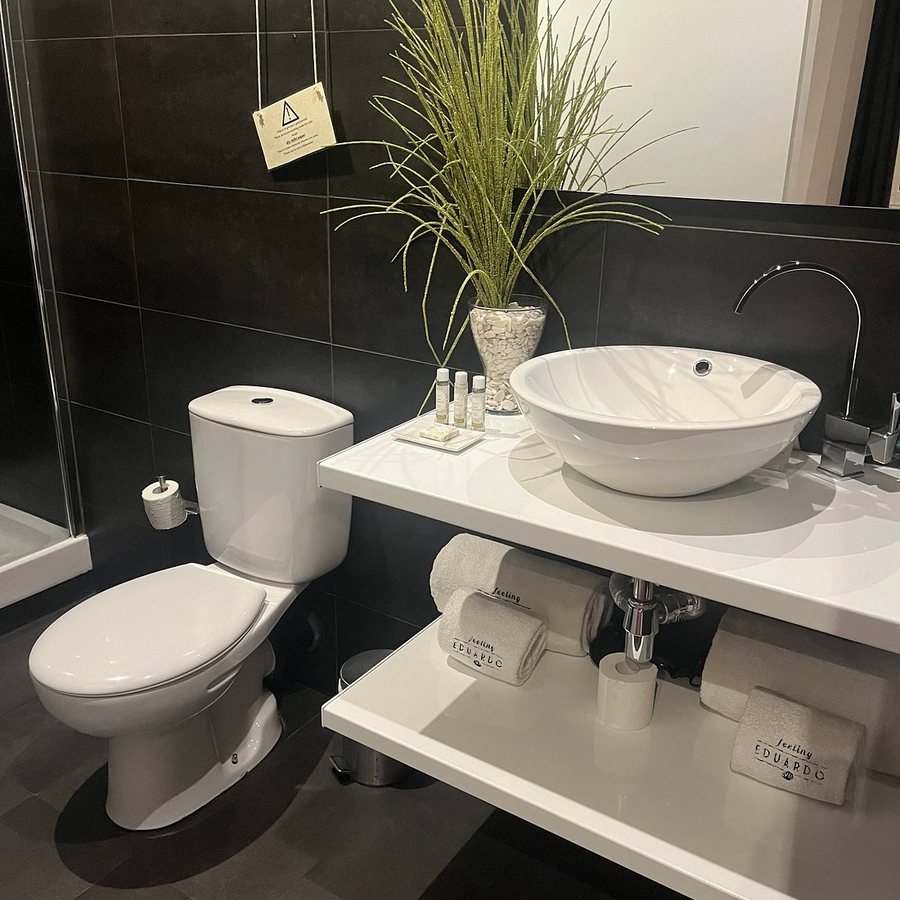 Feeling Eduardo VII — Bathroom