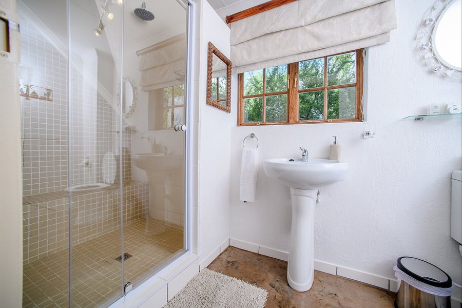 Fender s River Road Resort — Bathroom