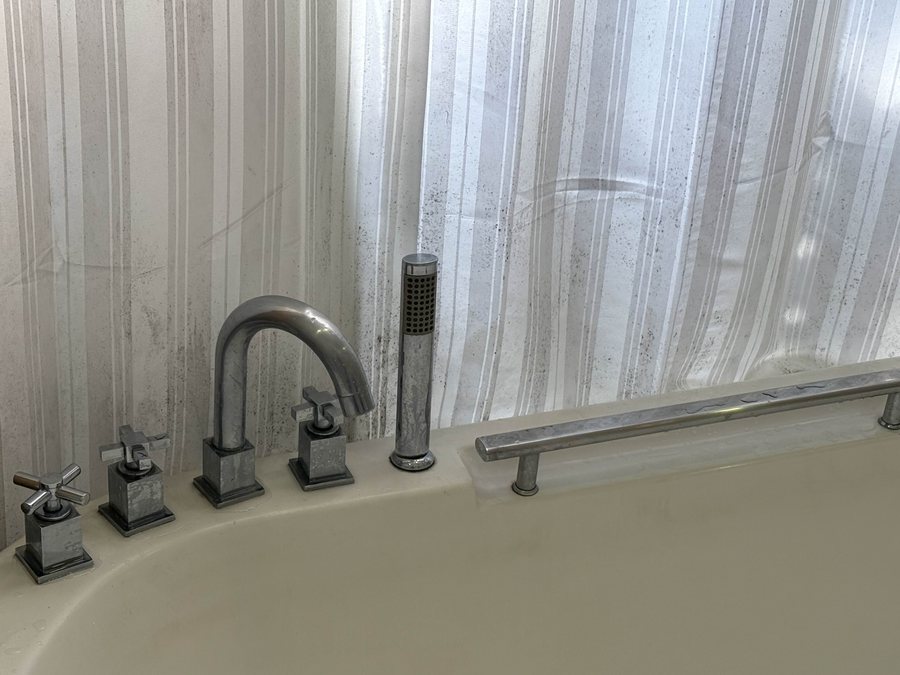 Fenicia Riverside Resort — Bathroom