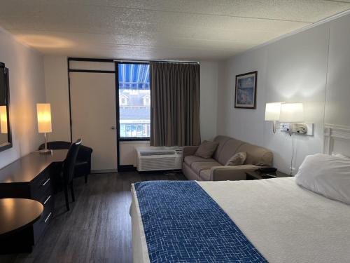 Fenwick Islander Motel — Guest room