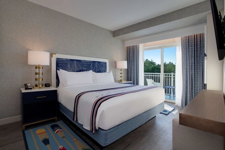 Fenwick Shores Tapestry Collection by Hilton — Guest room