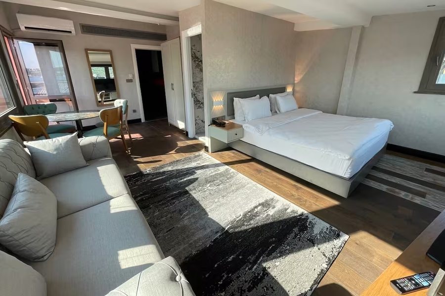 Feri Suites Istanbul — Guest room