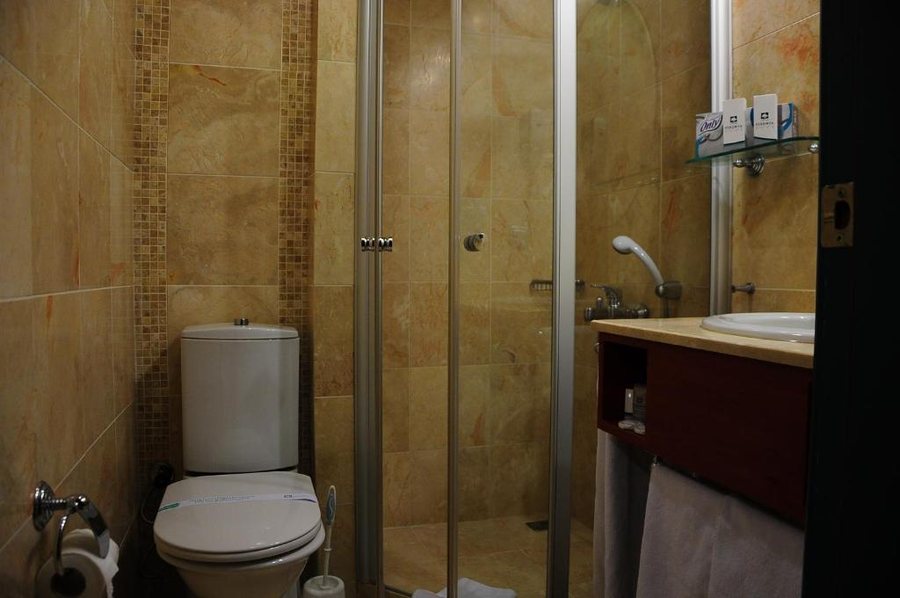 Feronya Hotel Istanbul — Bathroom