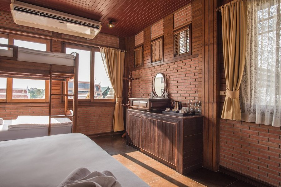 Feung Nakorn Balcony Rooms Cafe — Guest room