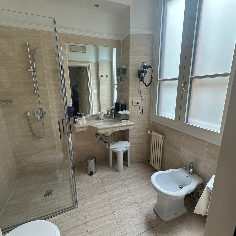 FH Hotel Calzaiuoli Firenze — Bathroom