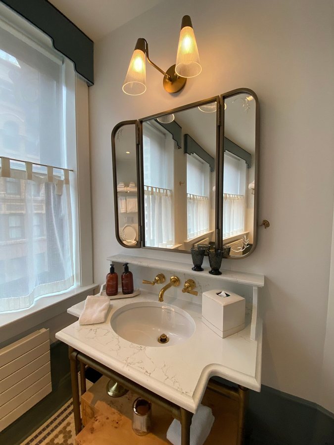 Fidelity Hotel — Bathroom