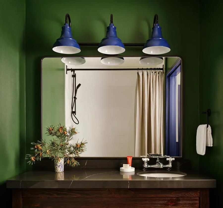 Field Stream Lodge Bozeman — Bathroom
