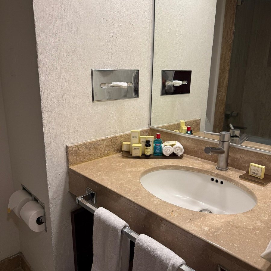 Fiesta Americana Mexico Toreo — Bathroom