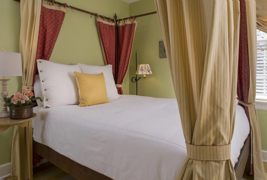 Fife and Drum Inn — Guest room
