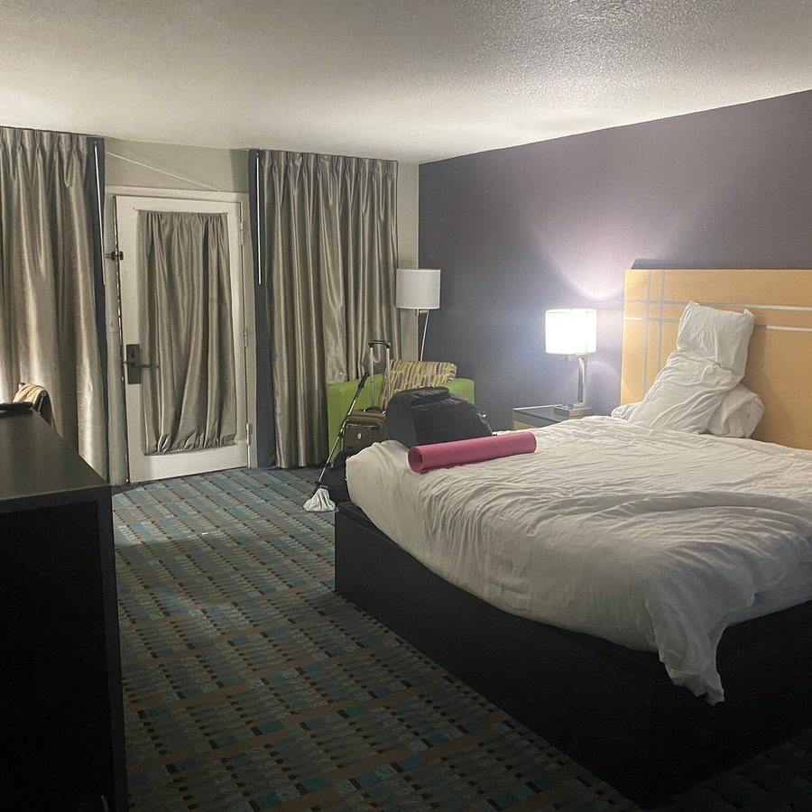Fifth Season Inn Amarillo — Guest room