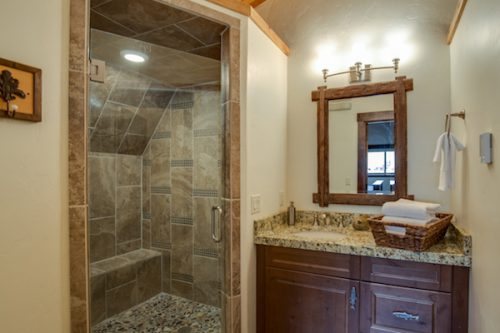 Fin Feather Cabins — Bathroom