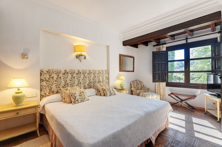 Finca La Bobadilla — Guest room