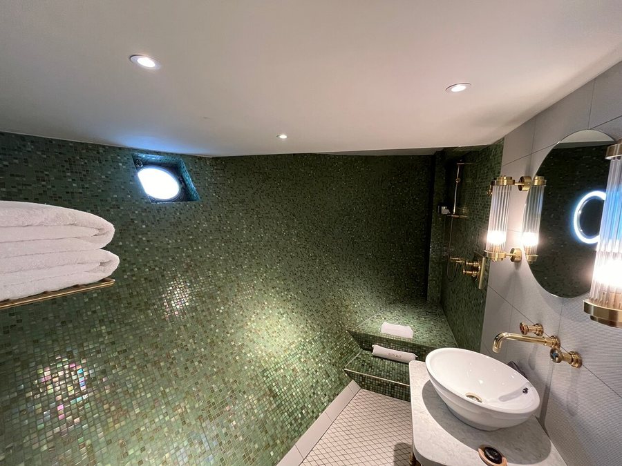 Fingal Hotel — Bathroom