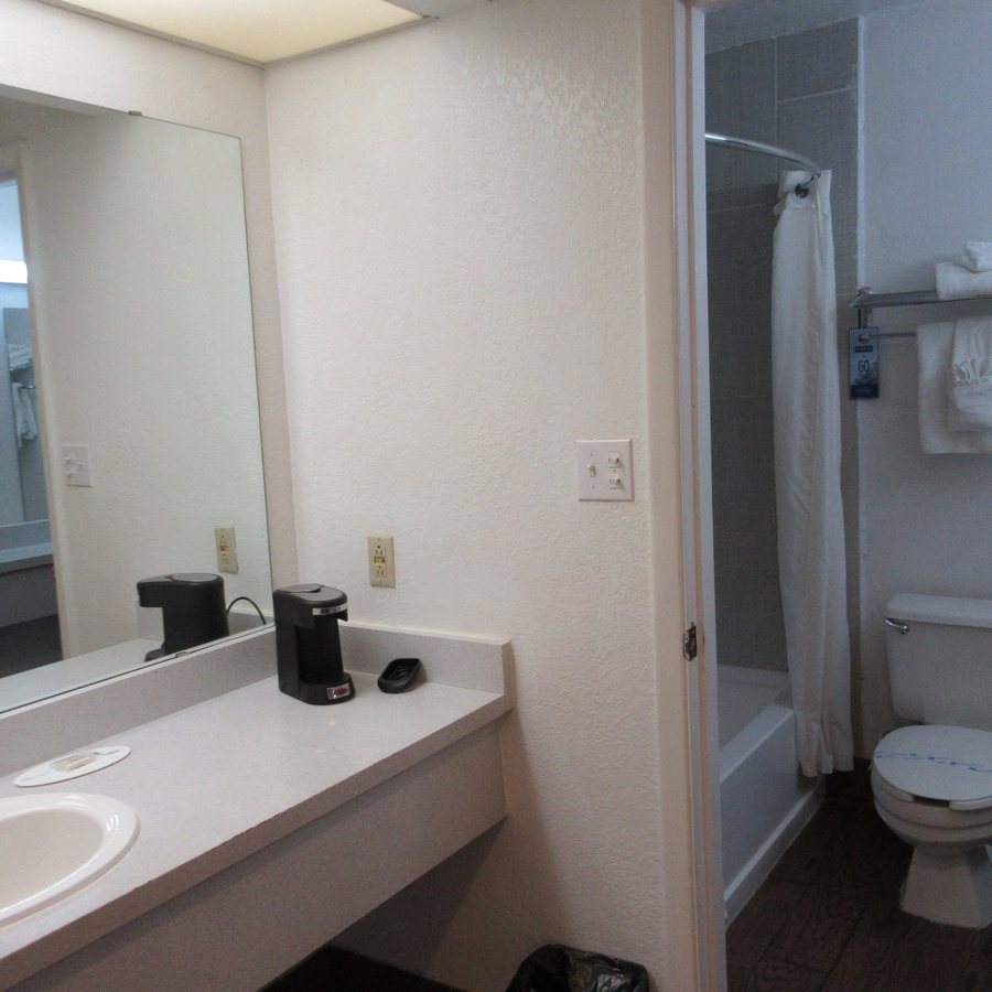 Fire Water Lodge — Bathroom