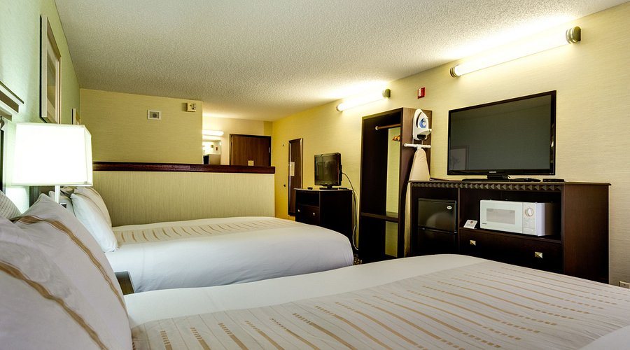 Fireside Inn and Suites — Guest room