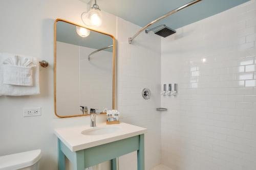 Fisher Inn Resort Marina — Bathroom