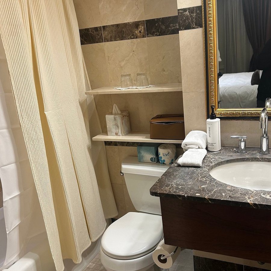 Fitzpatrick Manhattan — Bathroom