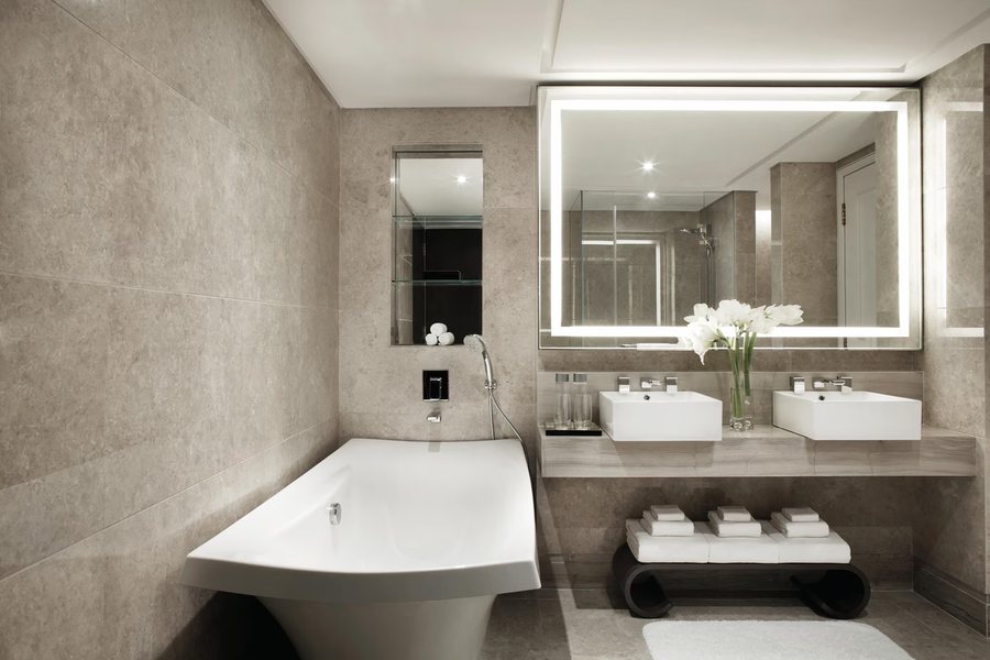 Five 6 Hotel Splendour — Bathroom