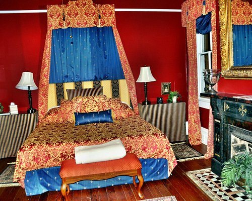 Five Continents Inn — Guest room