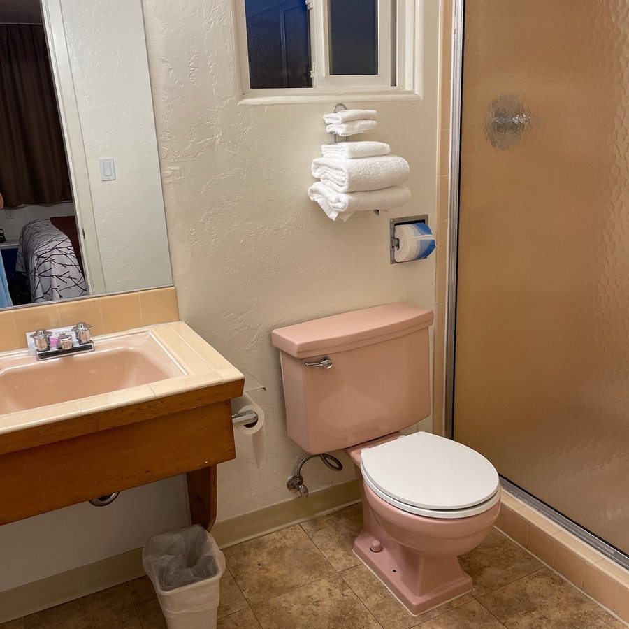 Five SeaSuns Bed and Breakfast — Bathroom