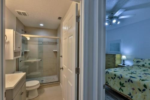 Flagler Beach Motel and Vacation Rentals — Bathroom