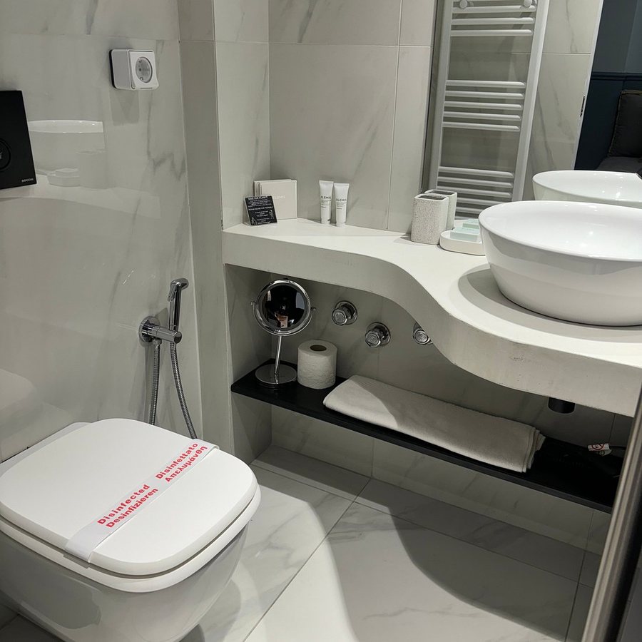 Flair Suites — Bathroom