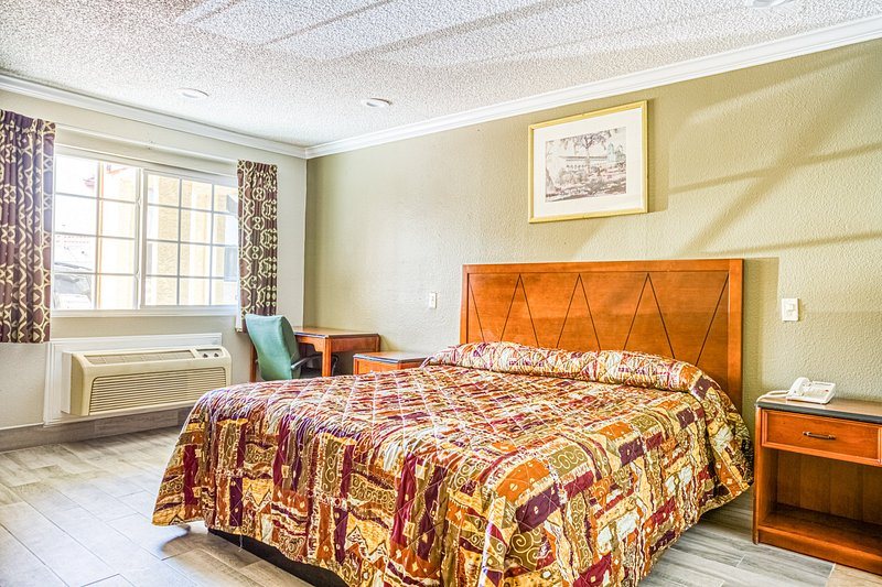 Flaming Arrow Campground — Guest room